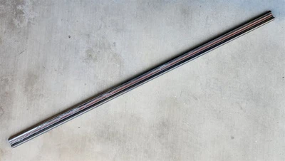 Buick Wildcat GS 1966 moldura de puerta delantera derecha Foto 1 de 4