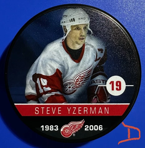 Special Steve Yzerman Detroit Red Wings (NHL Alumni) Souvenir Puck Cover