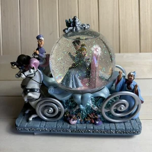 Disney Cenicienta, So This is Love, 50 aniversario musical globo de nieve, 9" - Imagen 1 de 7