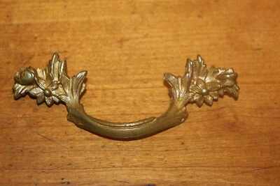 Cajón provincial francés ornamentado tirador bronce fundido pátina natural sin marca J-5 Foto 1 de 4