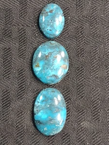 43ct. 3-Kingman Türkis Schön Blau mit Silber Pyrit Cabochons - Bild 1 von 8