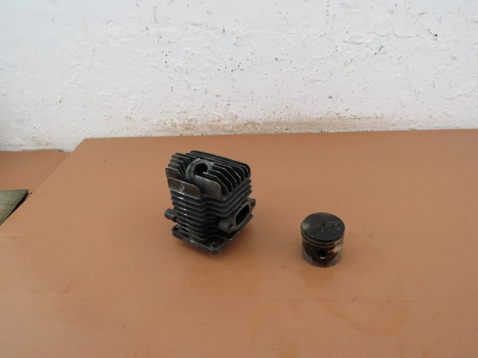 Tanaka ECS-290 Chainsaw OEM Cylinder & Piston - Image 1 of 4