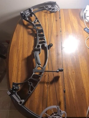 Arco Hoyt VTM 34 Battle Worn 70 lb - Imagem 1 de 4