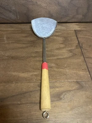 Espátula Wok Turner de colección - Aluminio con mango de madera - 13" de largo - Hecho en Taiwán Foto 1 de 4