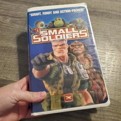 Small Soldiers VHS 1998 Clamshell Video Tape Movie Action Funny Vintage - Image 1 of 4
