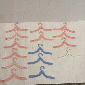 Vintage Barbie Puppenbügel Konvolut / 15 rosa, blau, weiß - Bild 1 von 4