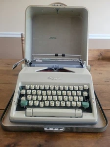 1960s OLYMPIA WERKE AG. WILHELMSHAVEN typewriter W/Case Made In West Germany #1 - Picture 1 of 13