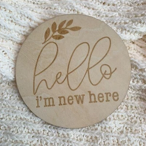 Hello I'm New Here Wooden Milestone Card | Newborn Baby Birth Announcement Disc - Picture 1 of 1