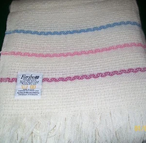Manta tejida de lana vintage FARIBO marfil con rayas azules, rosa y malva - Imagen 1 de 6