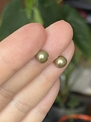 Aretes Honora de plata 925 verde oliva perlas de agua dulce Foto 1 de 4