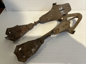 Vintage Clamp On B&B Metal Ice Skates 2 NON MATCHING 13 1/4" - Picture 1 of 4