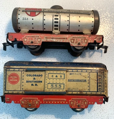 4-колесные автомобили Marx для колеи O 553 Santa Fe & C&S 555 с красной рамой и муфтами T&S - Изображение 1 из 4