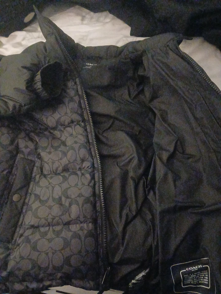 Chaqueta acolchada mediana para mujer Coach invierno cremallera con capucha T10 Foto 1 de 4