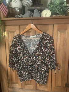 Abercrombie Fitch Black Floral V-Neck Short Sleeve XL Crop Boho New Without Tags - Picture 1 of 7