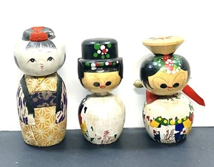 3 MUÑECAS JAPONESAS VINTAGE DE MADERA Y TELA CON NUDOS 2 QUE NECESITAN PINTURA - Imagen 1 de 6