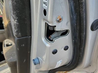 Conjunto de trava de porta traseira direita 2006-2011 Mercury Milan / 2006-2012 Ford Fusion - Imagem 1 de 4