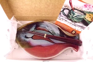 Happs Pottery Western Australia Fish Plate & 2 Sets of Chopsticks Boxed - Imagen 1 de 6