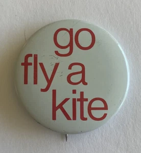 Vintage Go Fly A Kite Pinback Buttons - Bild 1 von 3