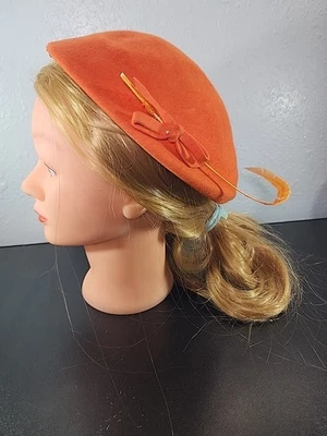De colección Neumann Endler Fairfield Fieltros Lana Naranja Sombrero Arco y Pluma Detalles Foto 1 de 4