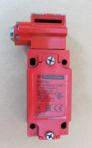 Interruptor de límite de seguridad Telemecanique XCSC703, sin llaves - Imagen 1 de 6