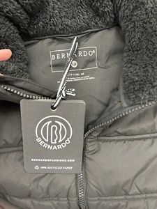 NWT Bernardo Women’s Black Vest Small | EcoPlume Insulated Lightweight Out - Picture 1 of 4