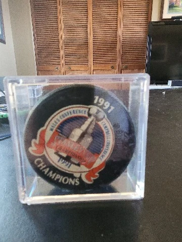 1991 STANLEY CUP CHAMPIONS PUCK PITTSBURGH PENGUINS Cover