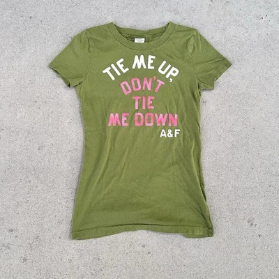 Camisa gráfica vintage Y2K Abercrombie & Fitch para mujer talla mediana 14x24 Foto 1 de 4