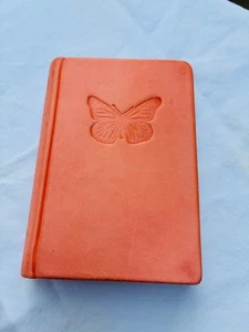 De Colección DAISY ARTS ITALIA Salmón Rosa Cuero Diario MARIPOSA 5.50 x 3.75 LEER NUEVO CON ETIQUETAS - Imagen 1 de 4