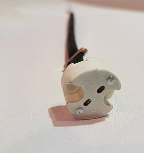 NEW CERAMIC MR16 SOCKET 12V UP TO 100W - Picture 1 of 4