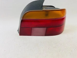 1997 1998 1999 2000 BMW E39 528i SEDAN RH RIGHT SIDE TAIL LIGHT - Picture 1 of 5