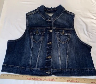 Chaleco Denim Torrid Estilo Envejecido Talla 3 Material Elástico Foto 1 de 4
