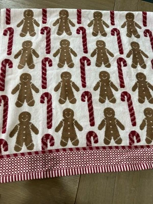 Toalla de baño Pottery Barn Mr. Spice pan de jengibre 28”x55” vacaciones de Navidad Foto 1 de 3