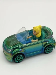 Modellino Polly Pocket 2007 verde POLLY WHEELS 2” auto con biondo piccolo 1,5” - Foto 1 di 6
