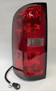 2015–2022 Chevy Colorado Left Driver Side Taillight Assembly OEM (READ) - Foto 1 di 24