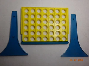 Vintage Connect Four Spiel Milton Bradley Ersatz Seitenstützen & Gitterteile - Bild 1 von 2