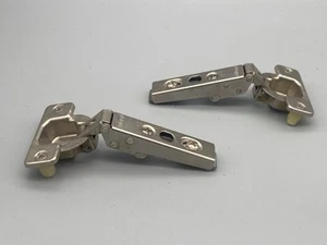 Blum 84.555 Schrankscharnier 125° Snap Clip On - Self Close - SET BESTEHEND AUS 2 - NEU - Bild 1 von 6