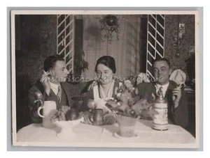 Geschwister mit Bier und Zigarette 1930 'Ilory's Geburtstag' - Wohnung Foto - Picture 1 of 2