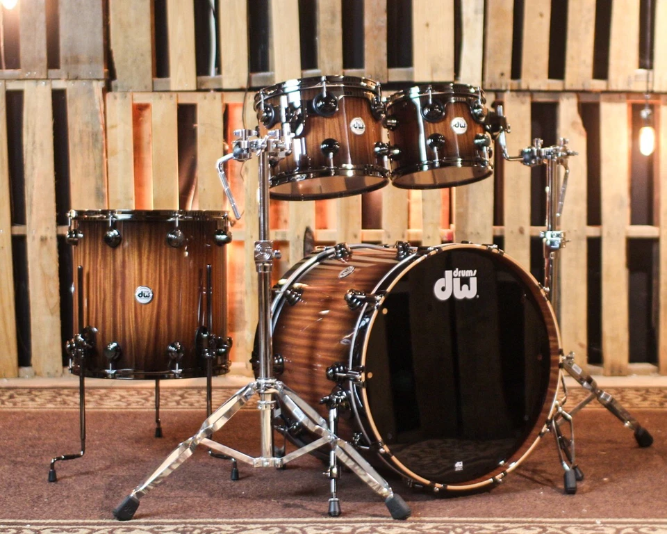 Juego de batería DW Collector's Caoba Purplecore Black Burst - 22,10,12,16 SO#1398022 Foto 1 de 4