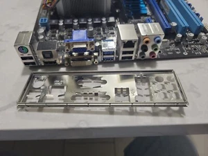 ASUS Motherboard With CPU, 32GB Memory and CPU Fan - Bild 1 von 8