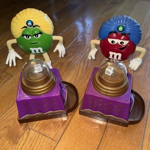 Lote Dispensadores de Caramelos M&M Adivino Rojo y Verde Mágico 8 Bolas Estilo De Colección - Imagen 1 de 6