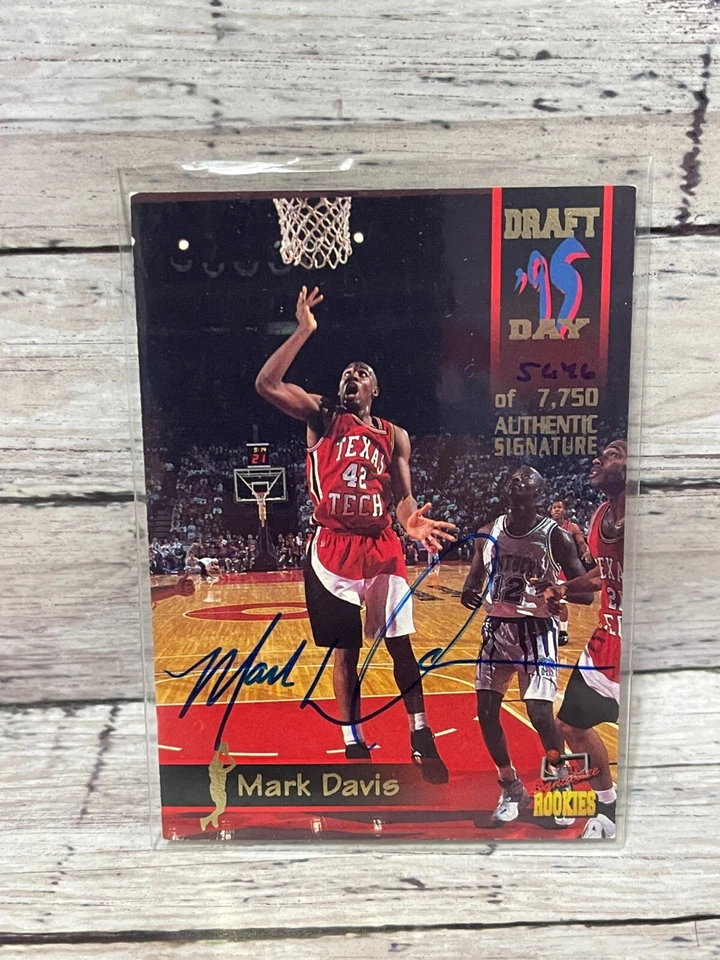 Autógrafos Signature Rookies Draft Day 1995 #9 Mark Davis Foto 1 de 1