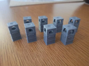 O Gauge Street Litter Bins 1:43 Scale for Model Railway pack of 8 - Picture 1 of 2