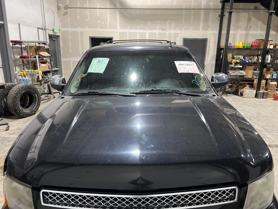 *DMG 2007 - 2014 Chevy Suburban 1500 Black-41U Hood Panel *(Dent) Foto 1 de 4
