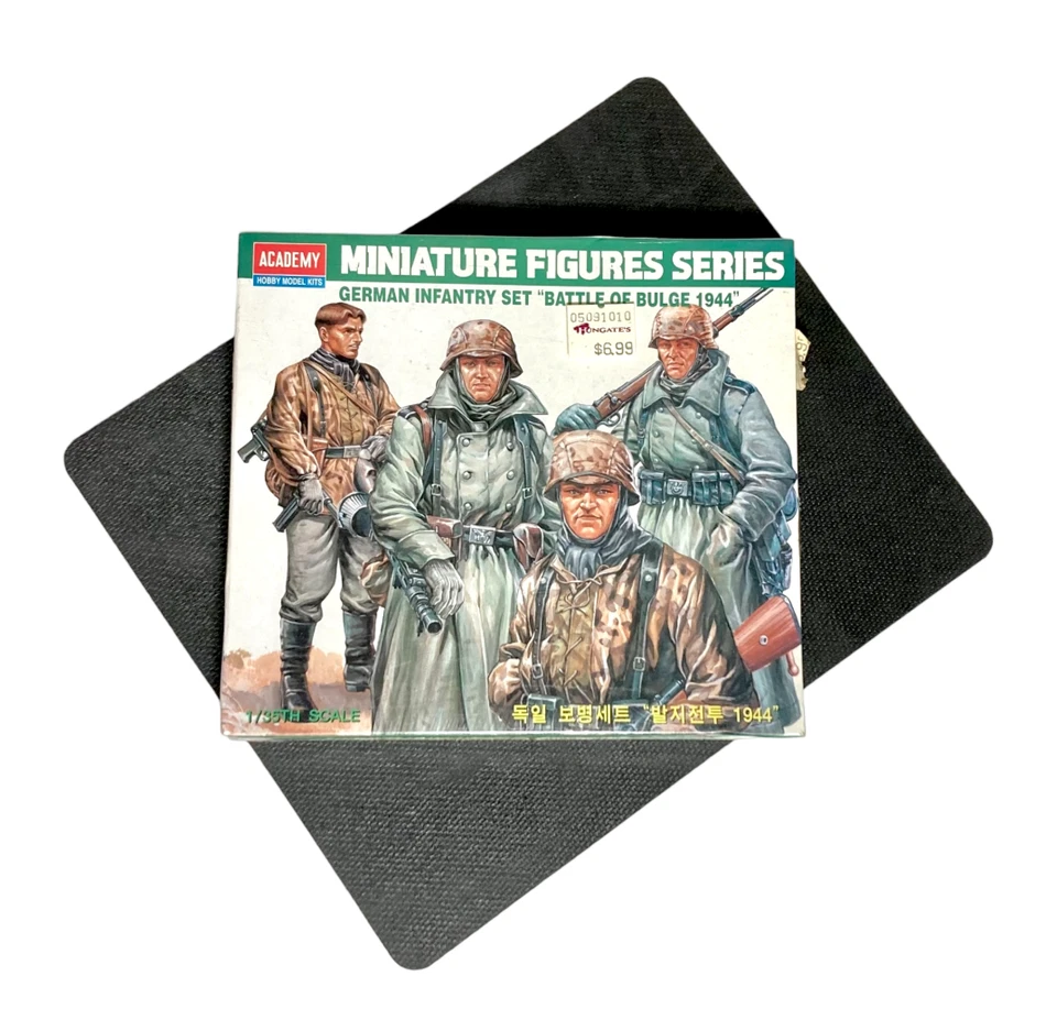 Academy 1/35 Plastic Model Kit German Infantry Set Battle of Bulge 1944 1377