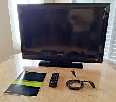VIZIO 322VL, 32" LCD HDTV Used w/ Remote & User Manual - Image 1 of 4
