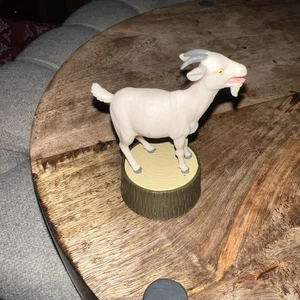Screaming Goat Desk Toy Makes Sound Decoration Party Gag Gift - Works - Picture 1 of 5