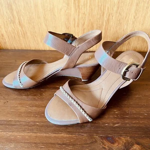 Sandalia de cuña Naturalizer para mujer 38,5 cuero marrón tacón medio - Imagen 1 de 15