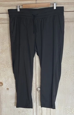 Pantalones The North Face para mujer extra grandes grises con cordón capri Foto 1 de 4