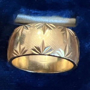 Fede Nuziale Vintage Oro Giallo 14K Stella Incisa 8mm Misura 5,75 8,44g MCM - Foto 1 di 17
