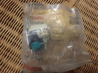 Переключатель фар Mopar 1979-88 Dodge Omni Plymouth Horizon 4057985  - Изображение 1 из 3